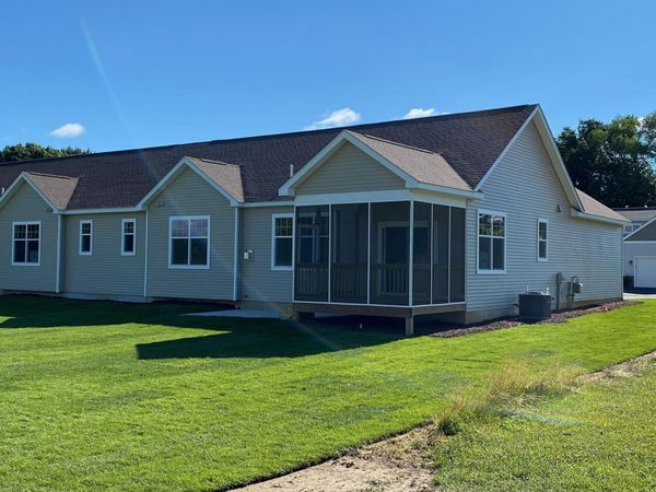 5635 Trail Side Lane, Unit 8, Whitmore Lake, MI 48189