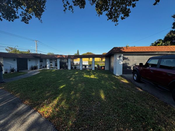 10 SW 46TH Avenue, Plantation, FL 33317