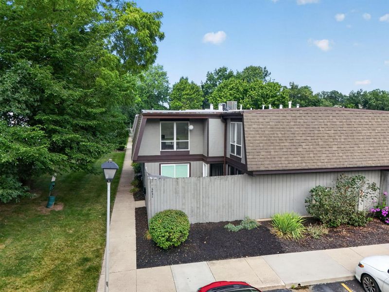 5421 Worthington Forest Place E, Unit 1A, Columbus, OH 43229 Photo 1