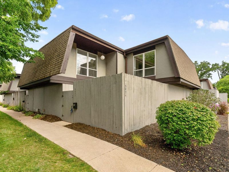 5421 Worthington Forest Place E, Unit 1A, Columbus, OH 43229 Photo 2