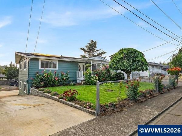 733 Meadowlawn Dr SE, Salem, OR 97317