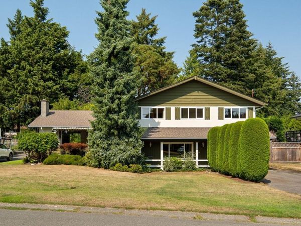 2045 San Rafael Cres , Saanich, BC V8N 2H7