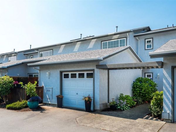 2115 Amelia Ave, Unit #9, Sidney, BC V8L 3Z8