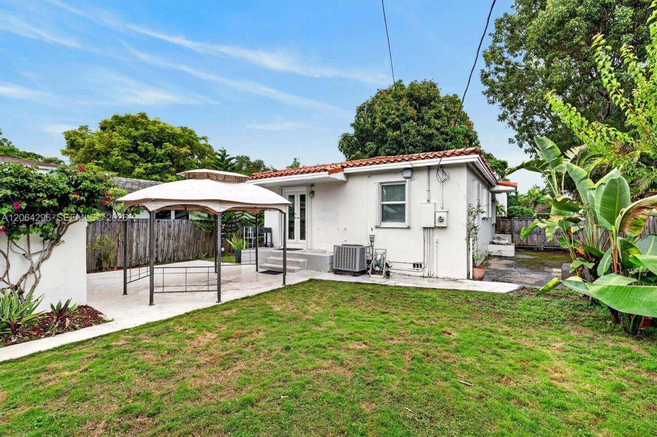 3780 SW 27th Ter, Miami, FL 33134 Photo