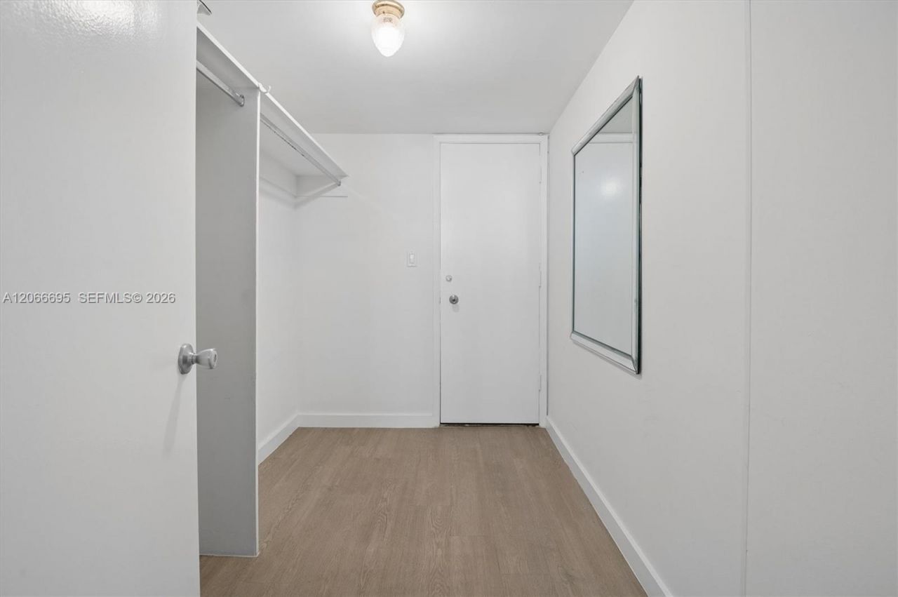 5005 Collins Ave , Unit 424, Miami Beach, FL 33140 Photo