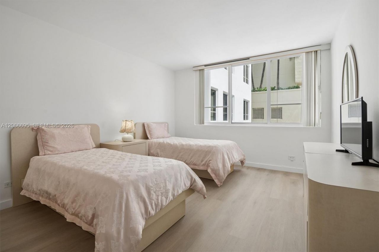 5005 Collins Ave , Unit 424, Miami Beach, FL 33140 Photo