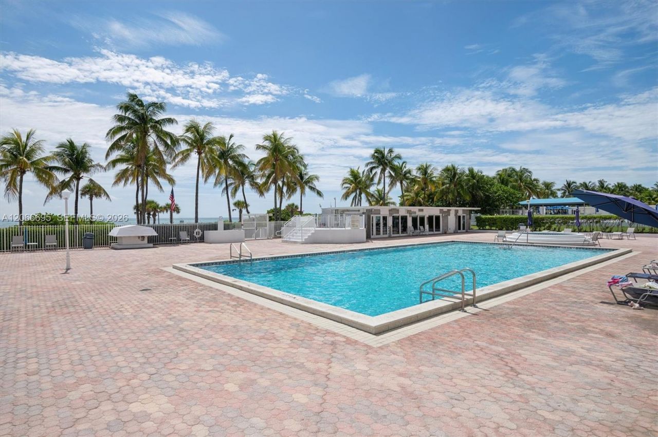 5005 Collins Ave , Unit 424, Miami Beach, FL 33140 Photo