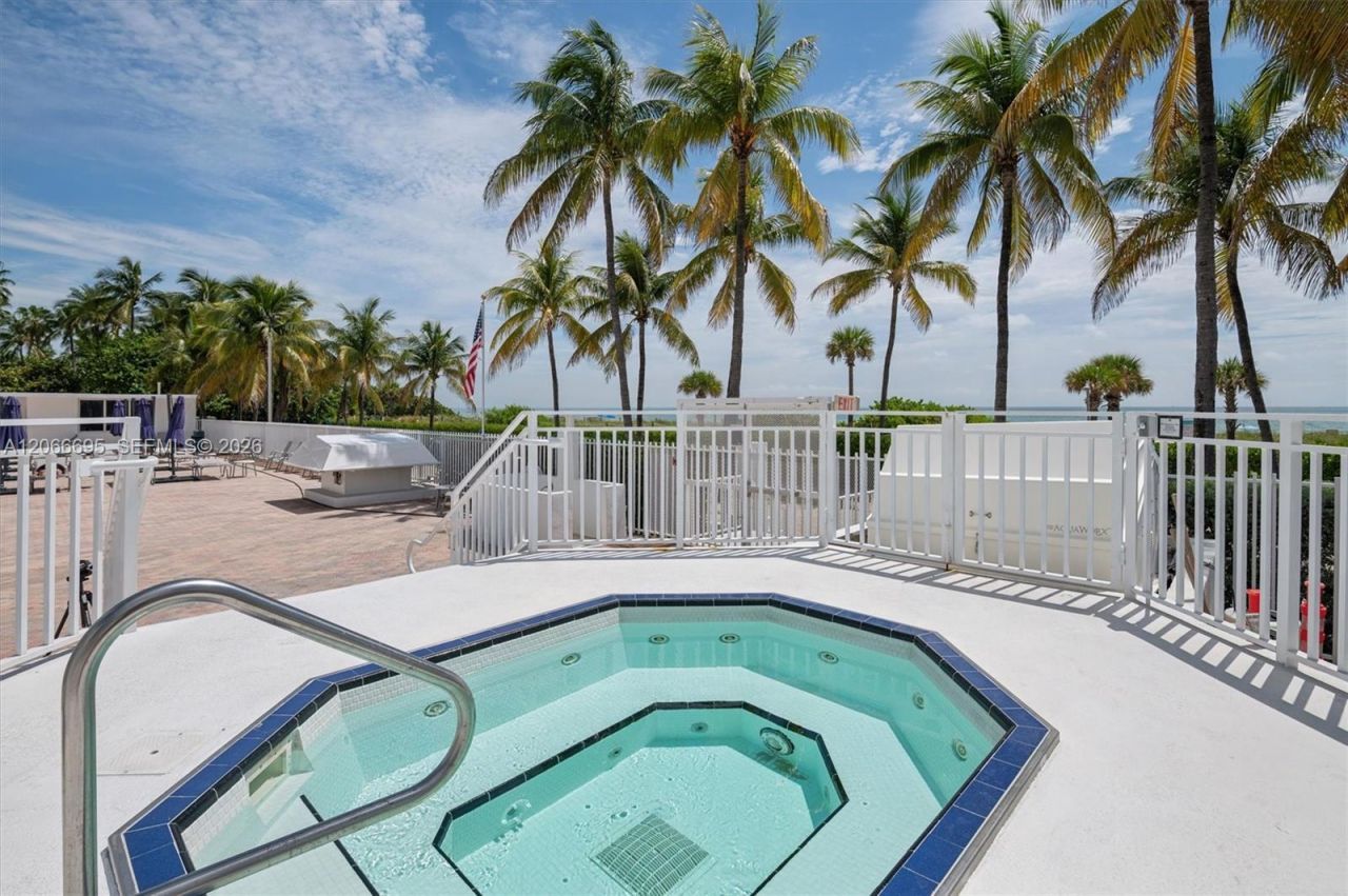 5005 Collins Ave , Unit 424, Miami Beach, FL 33140 Photo