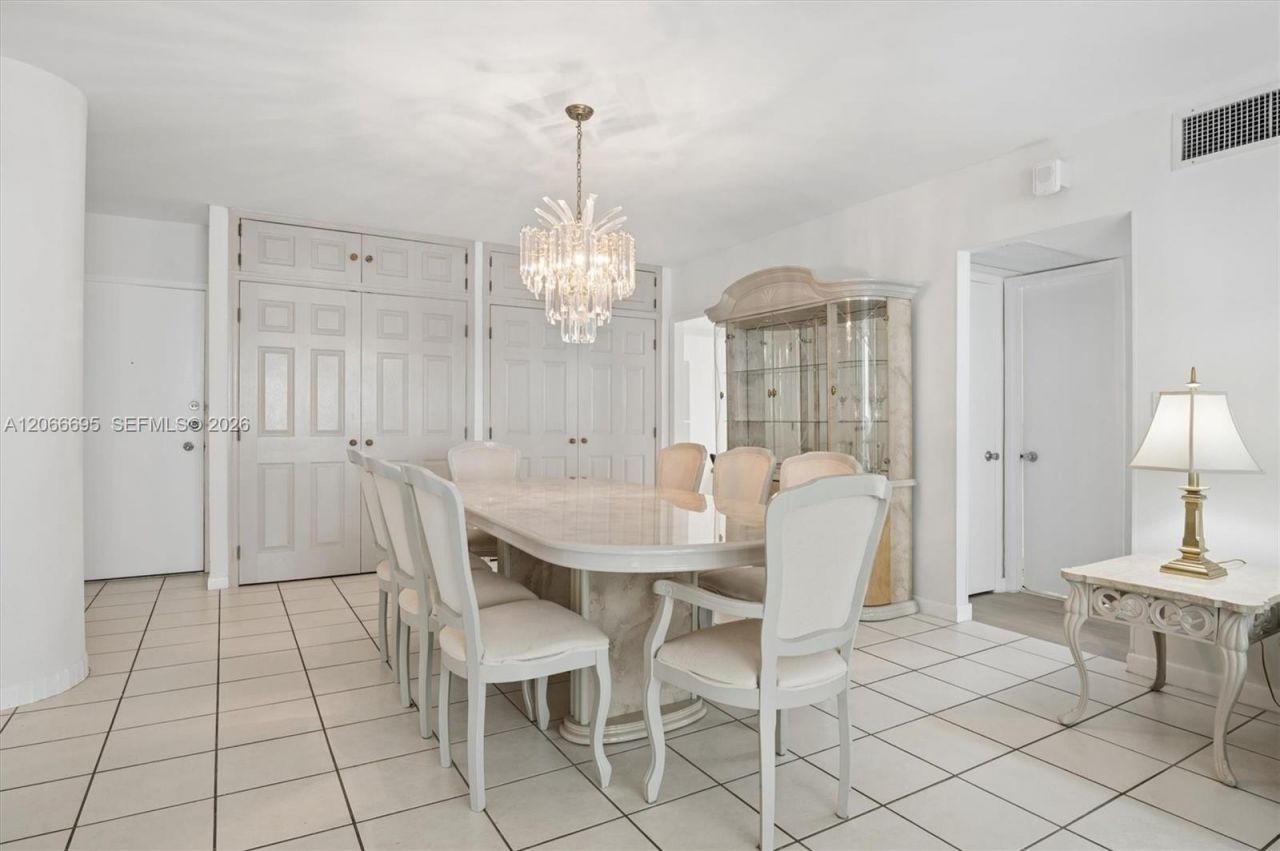 5005 Collins Ave , Unit 424, Miami Beach, FL 33140 Photo