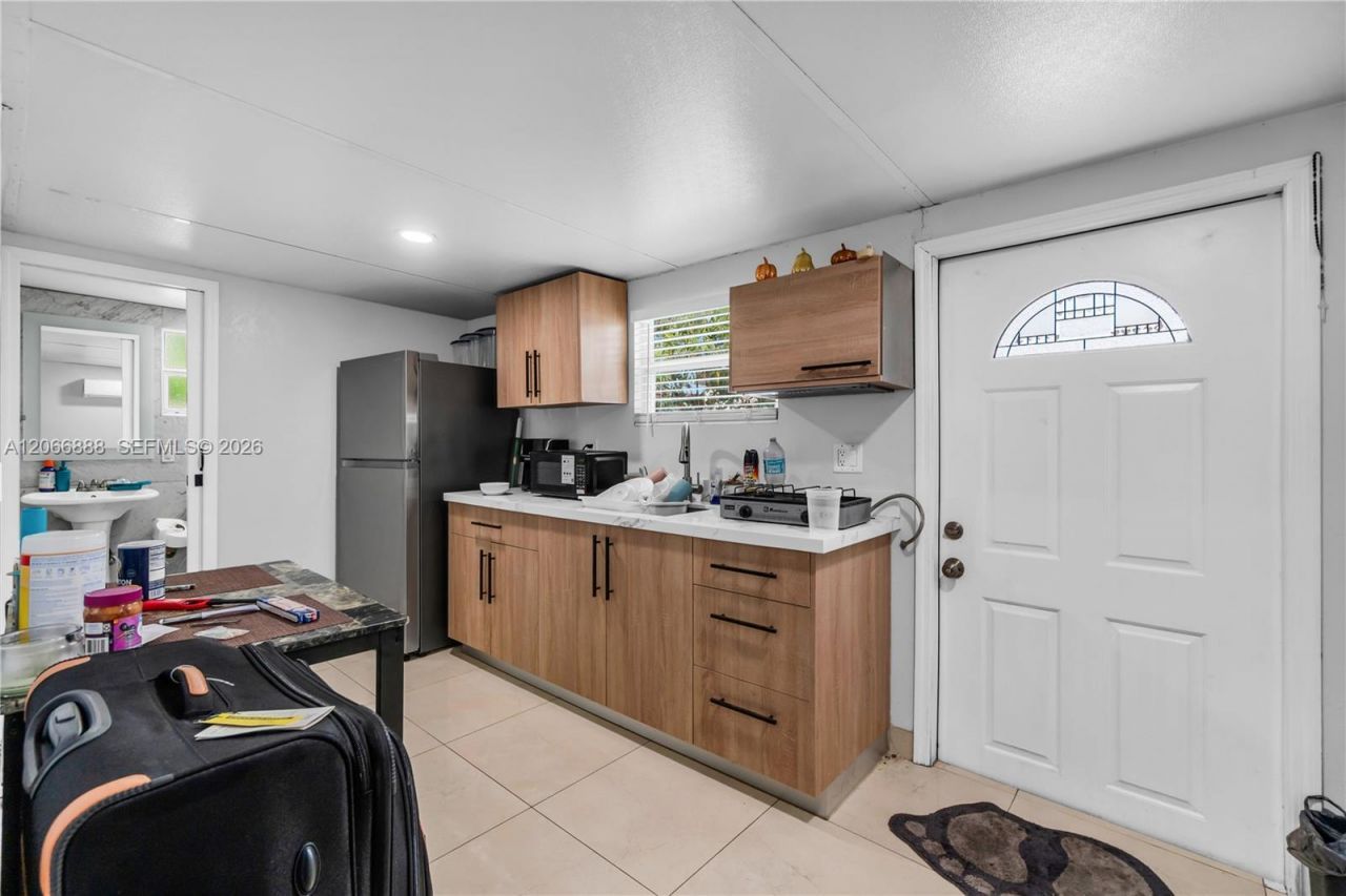 1490 NE 151st Ter, North Miami Beach, FL 33162 Photo