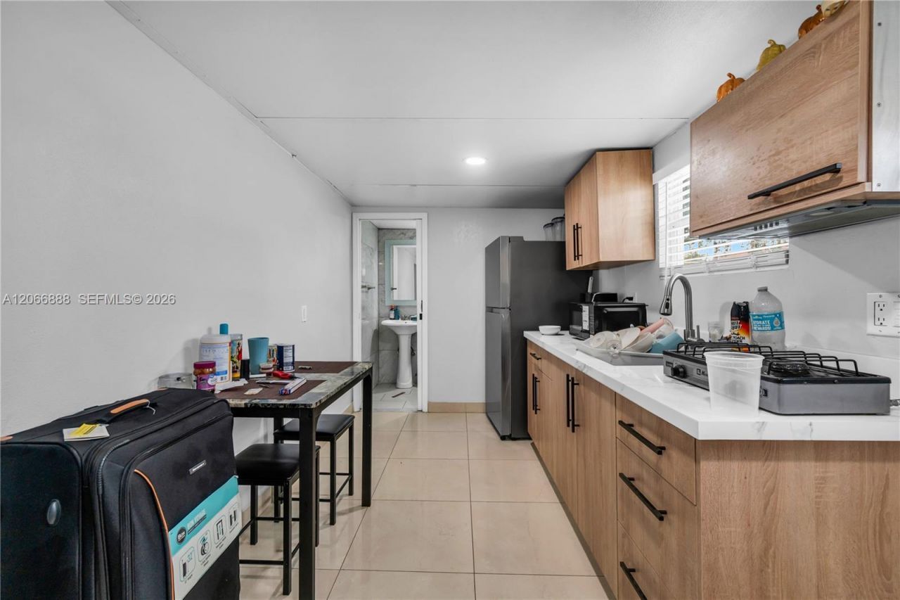 1490 NE 151st Ter, North Miami Beach, FL 33162 Photo