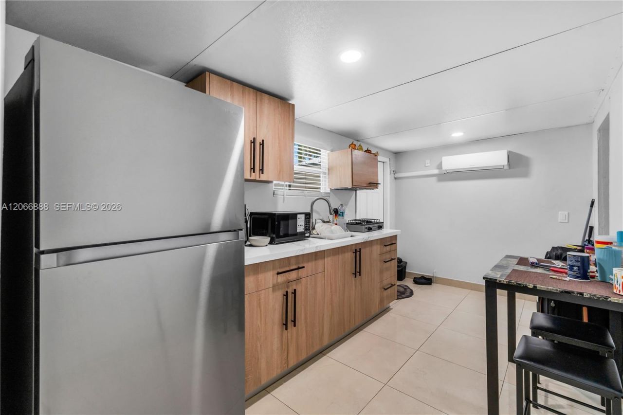 1490 NE 151st Ter, North Miami Beach, FL 33162 Photo