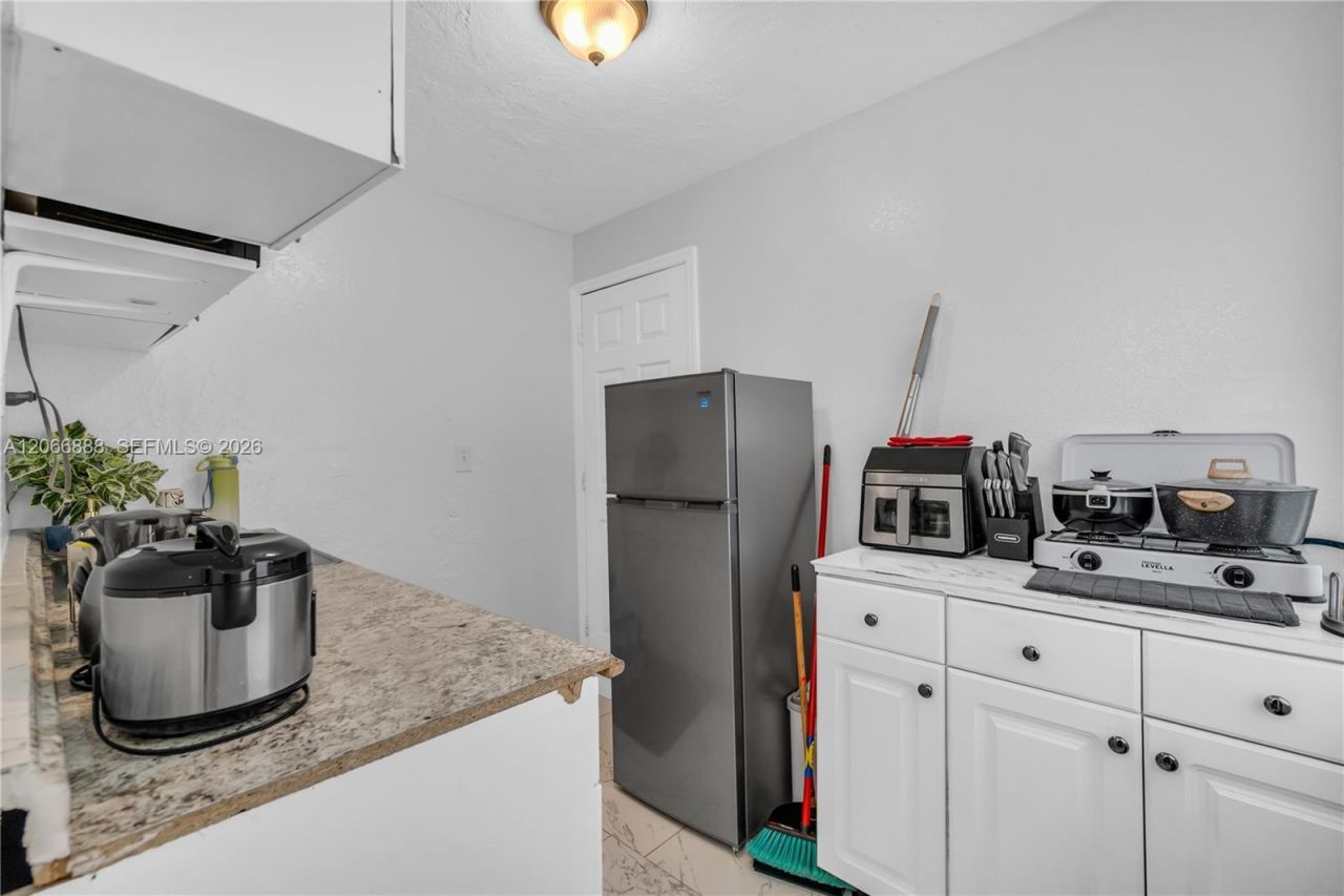 1490 NE 151st Ter, North Miami Beach, FL 33162 Photo