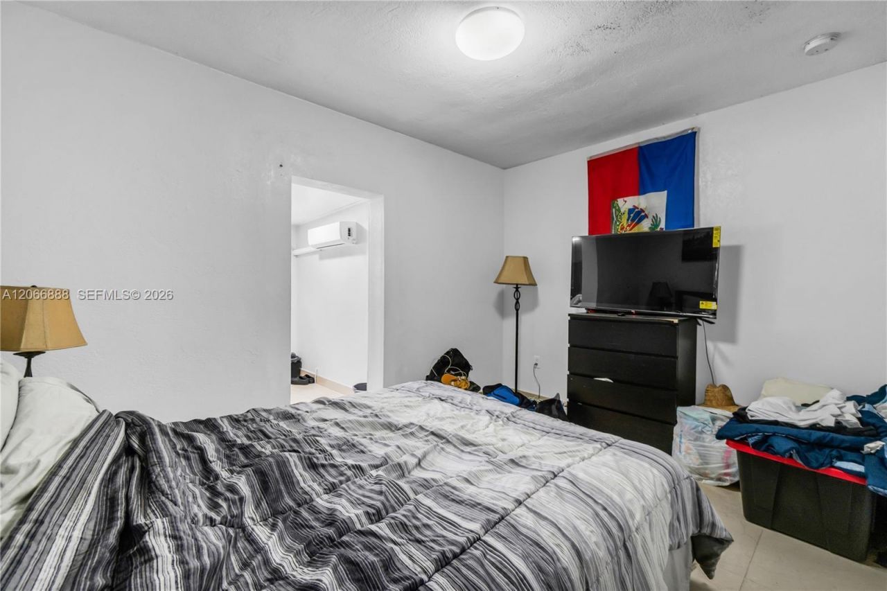 1490 NE 151st Ter, North Miami Beach, FL 33162 Photo