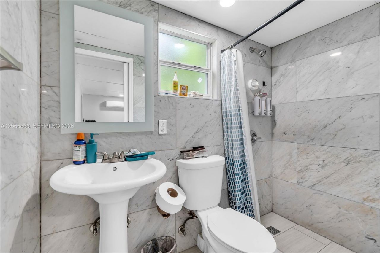 1490 NE 151st Ter, North Miami Beach, FL 33162 Photo