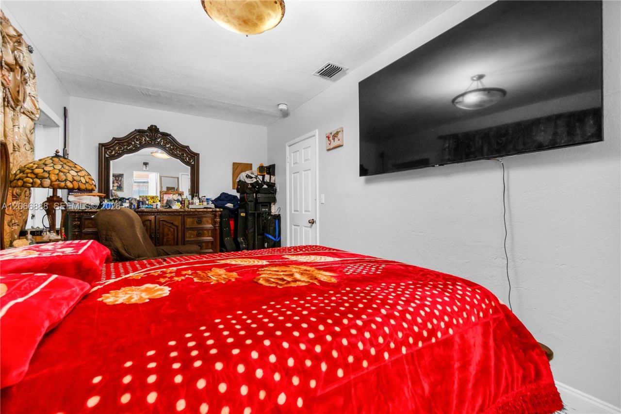 1490 NE 151st Ter, North Miami Beach, FL 33162 Photo