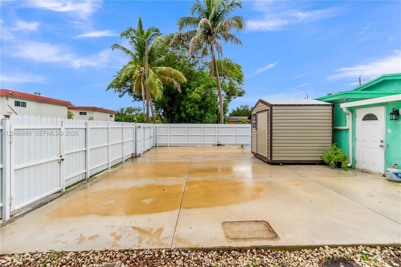 1490 NE 151st Ter, North Miami Beach, FL 33162 Photo