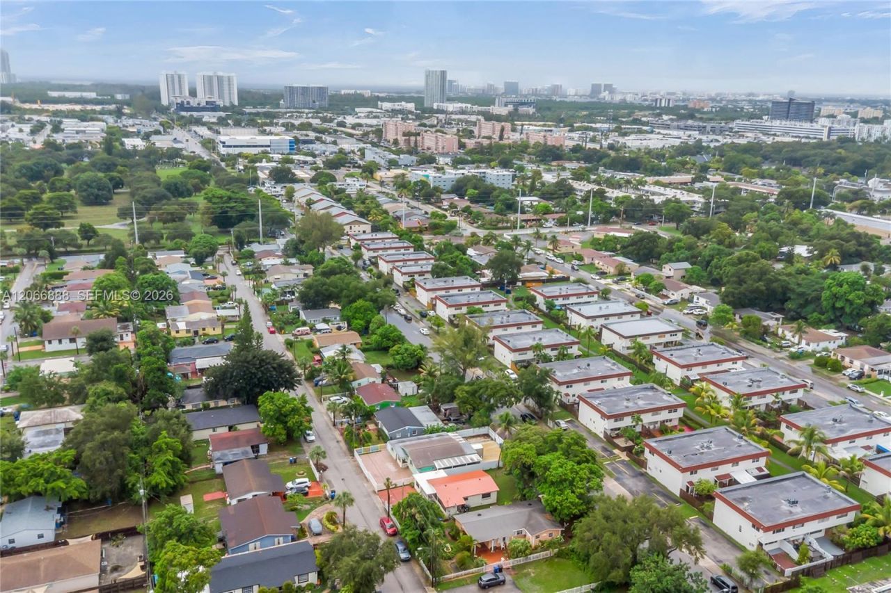 1490 NE 151st Ter, North Miami Beach, FL 33162 Photo