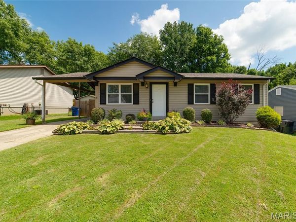 1334 Saint Gregory Lane , St Charles, MO 63304
