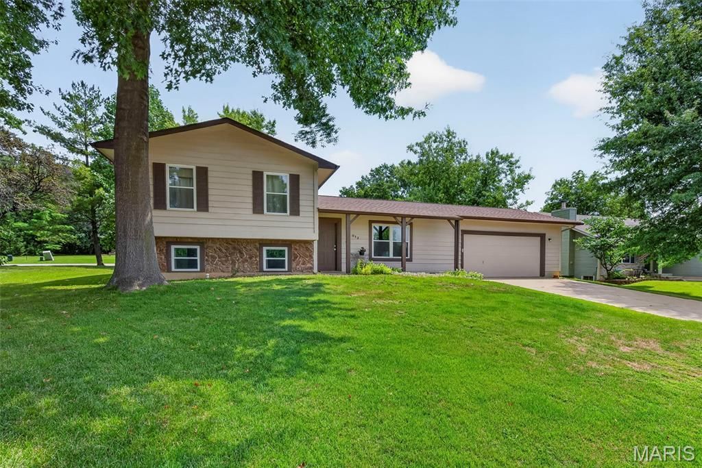 612 Lakewood Drive, Lake Saint Louis, MO 63367 Main Photo