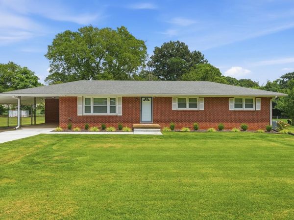 120 River Dr, Tuscumbia, AL 35674