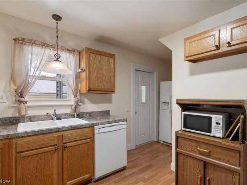 223 Hawk Avenue, Akron, OH 44312 Photo 8