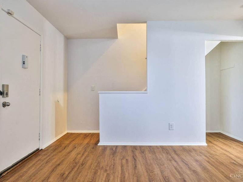 1556 Meredith Drive, Unit 1, Cincinnati, OH 45231 Photo 3