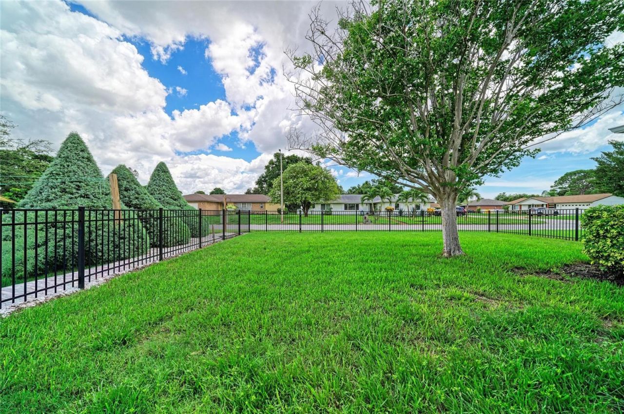 2011 37th Street W, Bradenton, FL 34205 Photo
