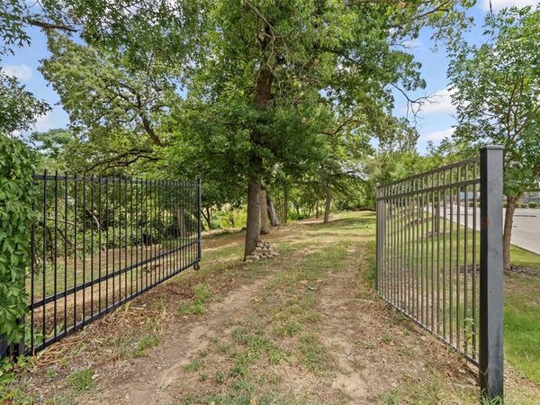 501 Nursery Lane , Fort Worth, TX 76114