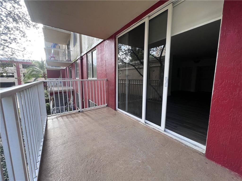 18335 NW 68 Avenue, Unit 255-611, Hialeah, FL 33015 Photo