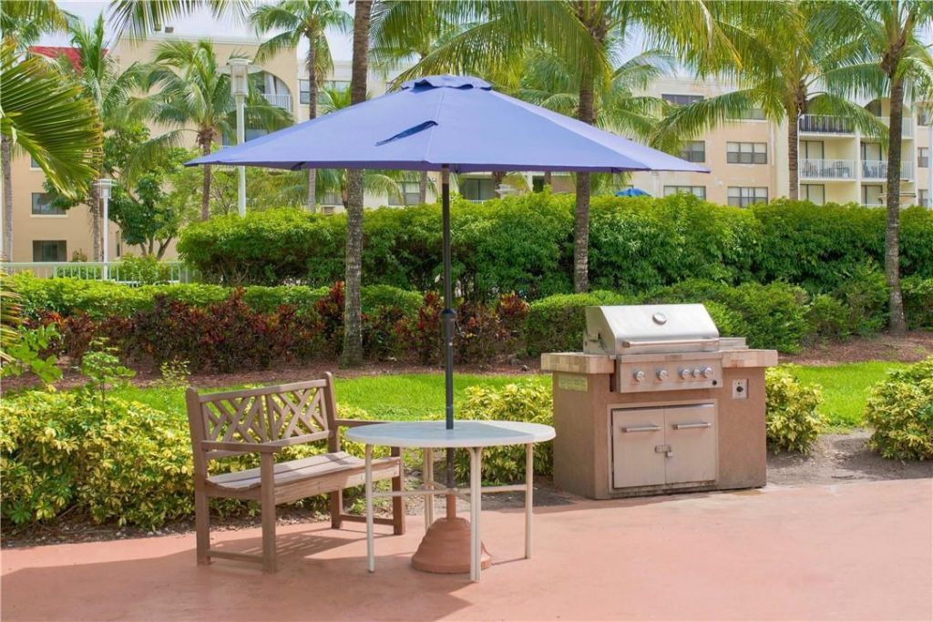 18335 NW 68 Avenue, Unit 255-611, Hialeah, FL 33015 Photo