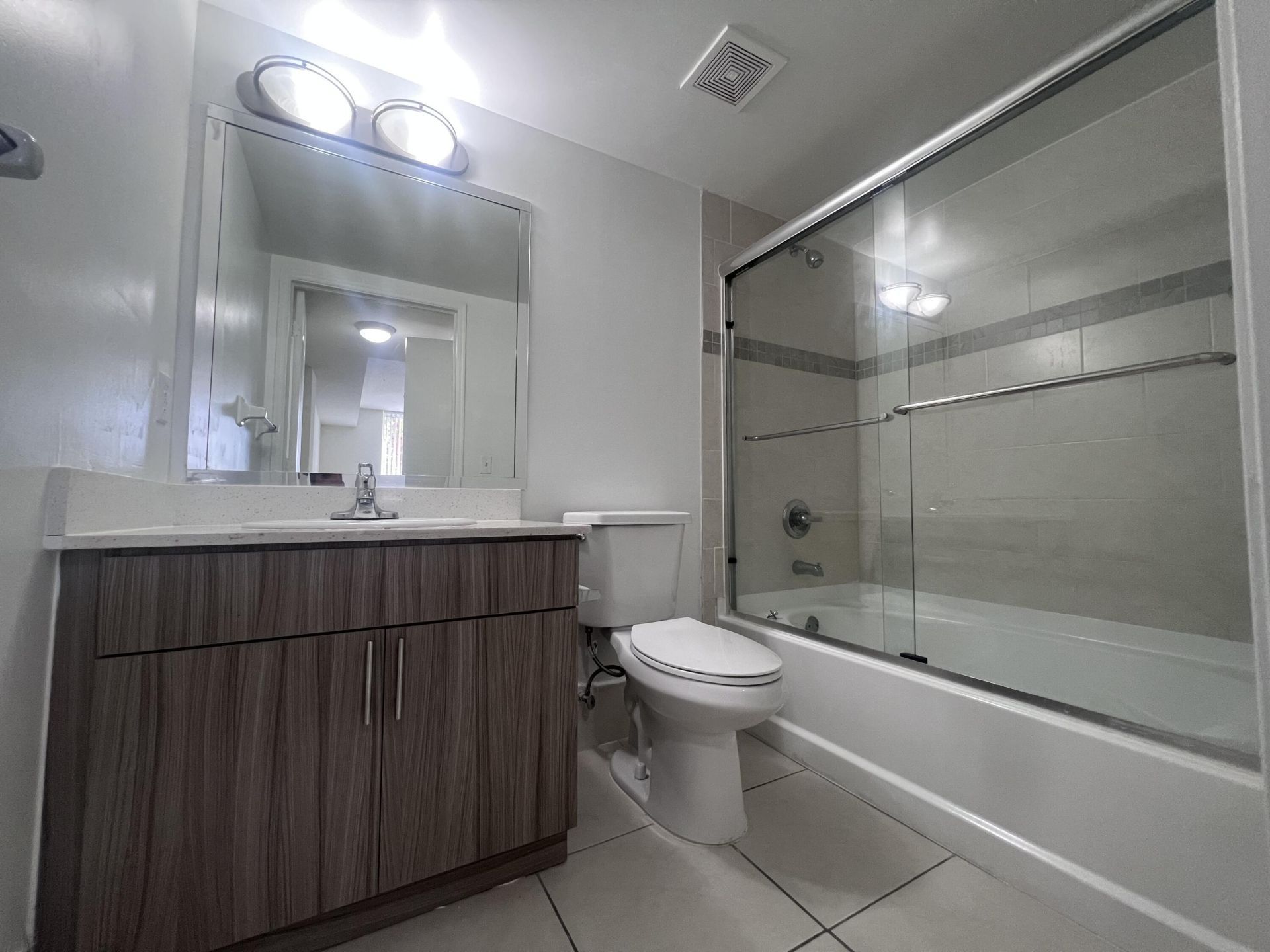 18335 NW 68 Avenue, Unit 255-611, Hialeah, FL 33015 Photo