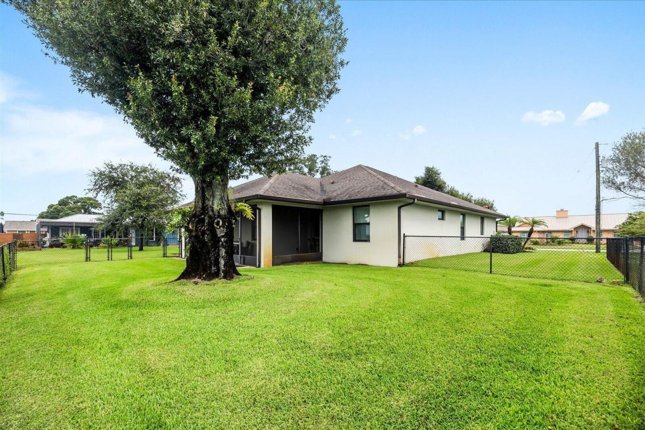 5103 Echo Pines Circle E, Fort Pierce, FL 34951 Photo