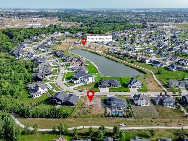 2812 RIVERS BEND Drive E, West Fargo, ND 58078