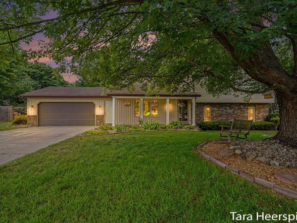 2078 Fernwood Drive, Jenison, MI 49428