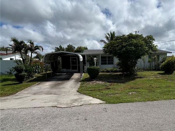 803 Perry AVE , LEHIGH ACRES, FL 33936