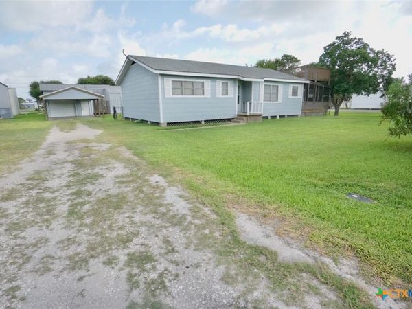 902 W Monroe Avenue , Port O'Connor, TX 77982