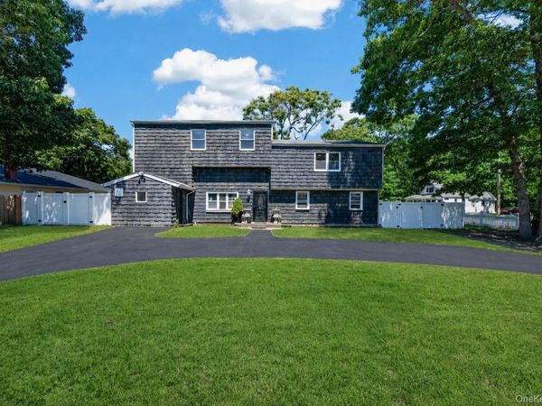 3 Lee Place , Mastic, NY 11950