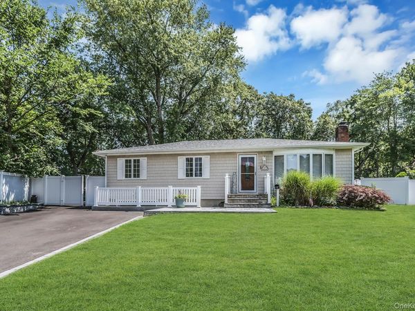 58 Crescent Place , Smithtown, NY 11787