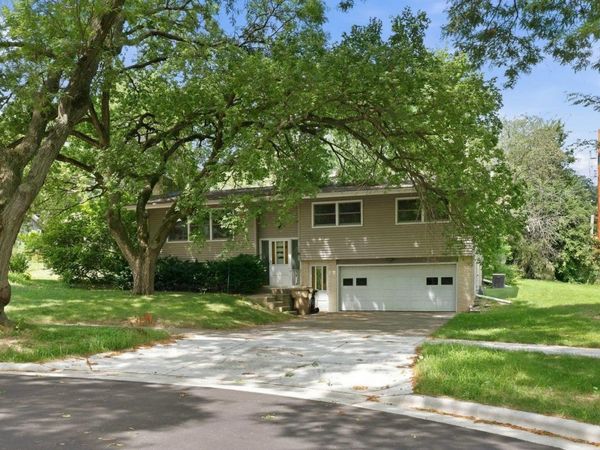 6 Barron Court, Madison, WI 53705