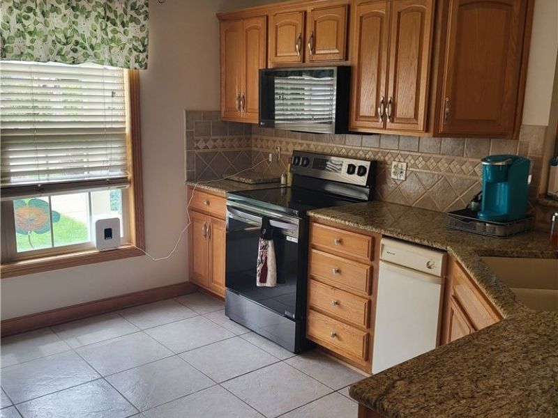 1121 Aubrey Circle , Louisville, OH 44641 Photo 2