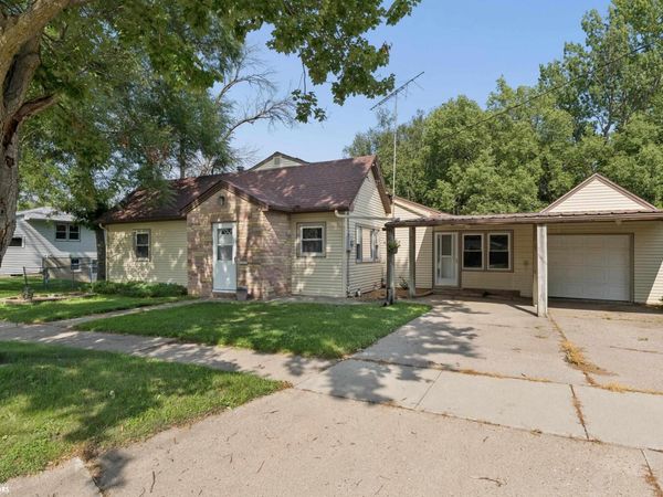 812 N 10th Street, Clear Lake, IA 50428