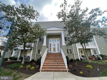 4061 S FOUR MILE RUN DRIVE, Unit 301, ARLINGTON, VA 22204