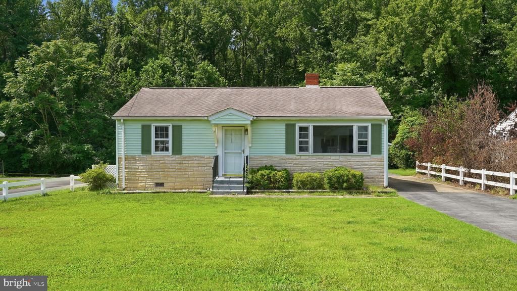 145 Carver Street, Montross, VA 22520 Main Photo