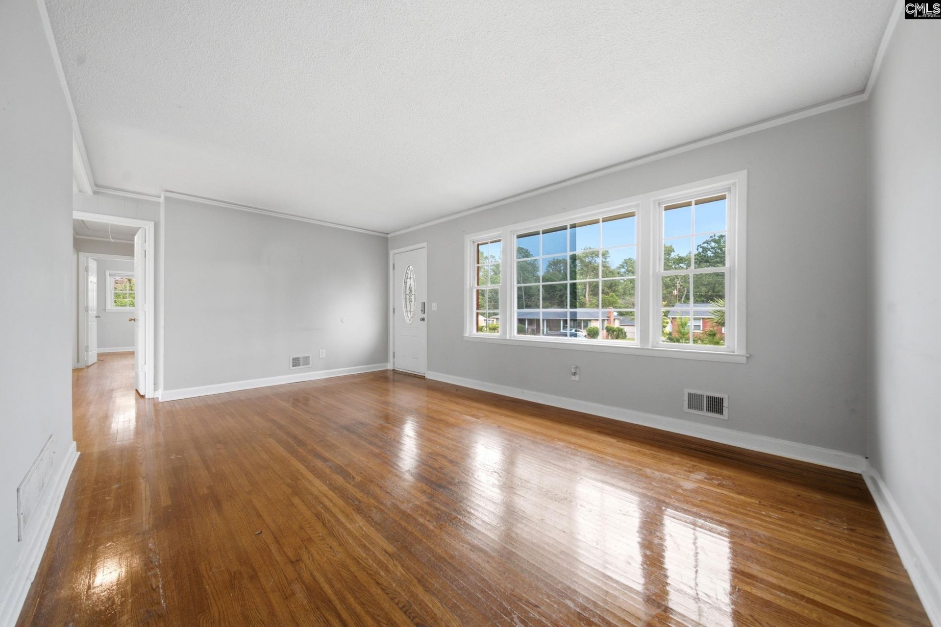 220 Westgate Drive Photo 4