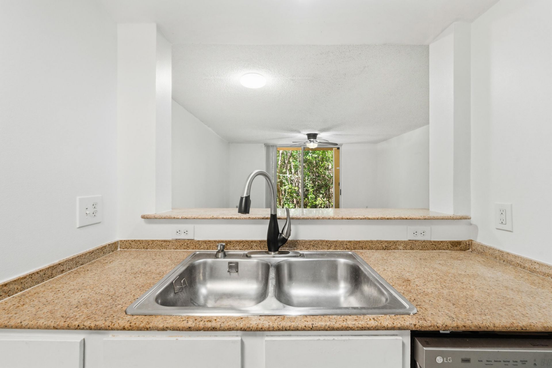 1100 Scotia Drive, Unit 102, Hypoluxo, FL 33462 Photo