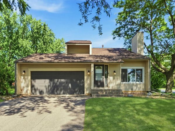 8687 Ridgewind Road, Eden Prairie, MN 55344