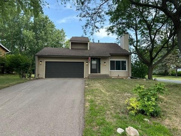 8687 Ridgewind Road, Eden Prairie, MN 55344