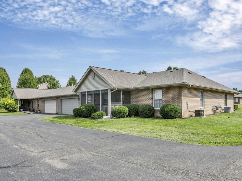 102 Foster Drive , Thornville, OH 43076 Photo 3