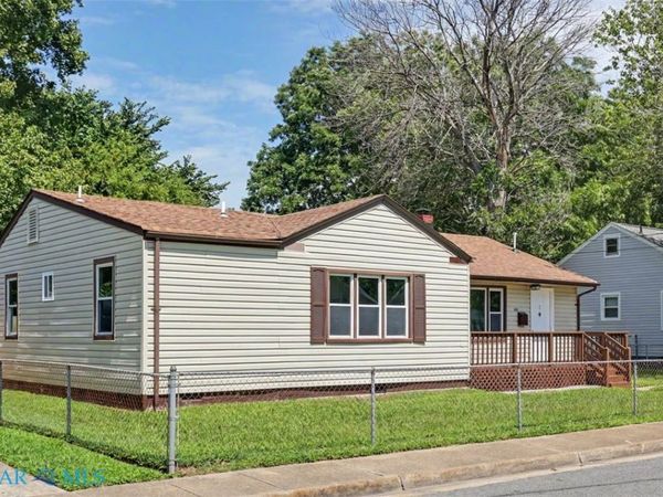 102 W Kelly Avenue, Hampton, VA 23663